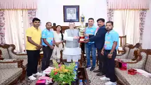 नेपाल डीफ क्रिकेट टी20 सीरीज जीतने वाली झारखंड टीम से मिले राज्यपाल, खिलाड़ियों के जज्बे को बताया प्रेरणादायक