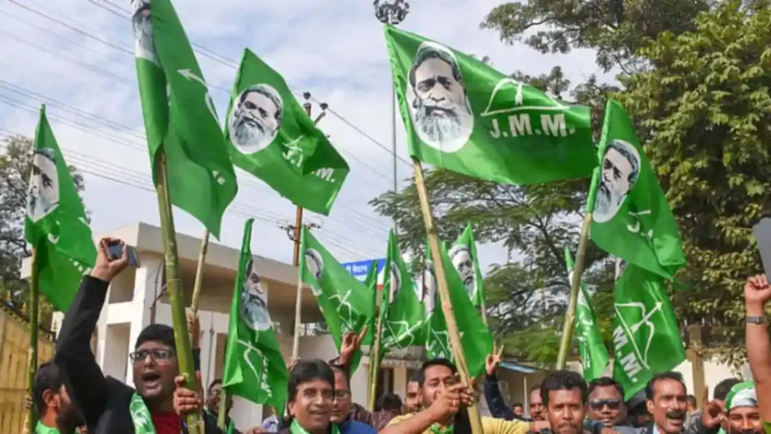 महंगाई और बेरोजगारी के मुद्दे को लेकर झामुमो का विरोध प्रदर्शन, महंगे सिलेंडर पर जताई नाराजगी