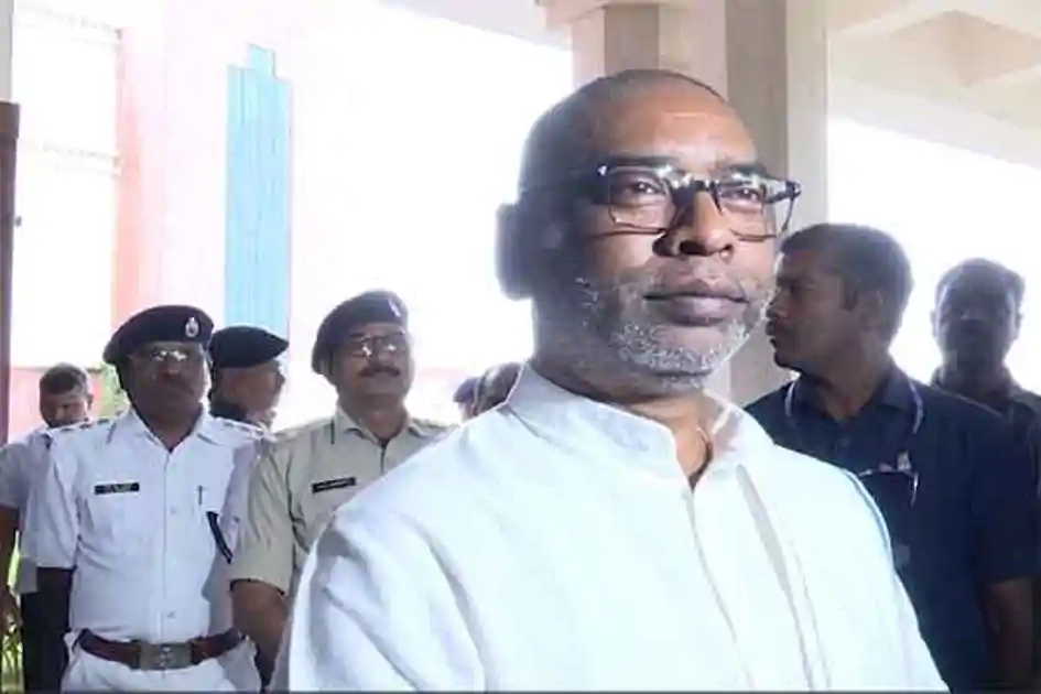 सिमडेगा की नीलिमा मिंज ने सीएम को लिखा पत्र, विभागीय दबाव से पति की मौ*त का लगाया आरोप