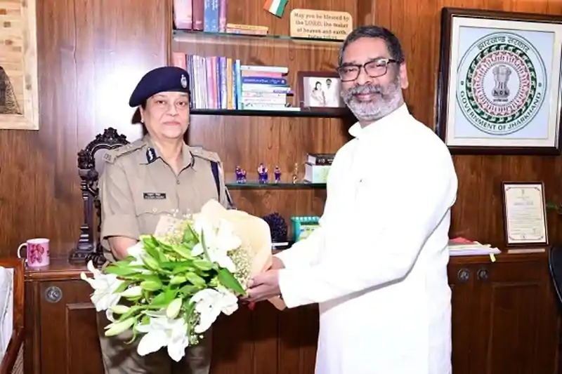 नवनियुक्त प्रभारी DGP तदाशा मिश्रा ने मुख्यमंत्री हेमंत सोरेन से की शिष्टाचार भेंट नवनियुक्त प्रभारी DGP तदाशा मिश्रा ने मुख्यमंत्री हेमंत सोरेन से की शिष्टाचार भेंट