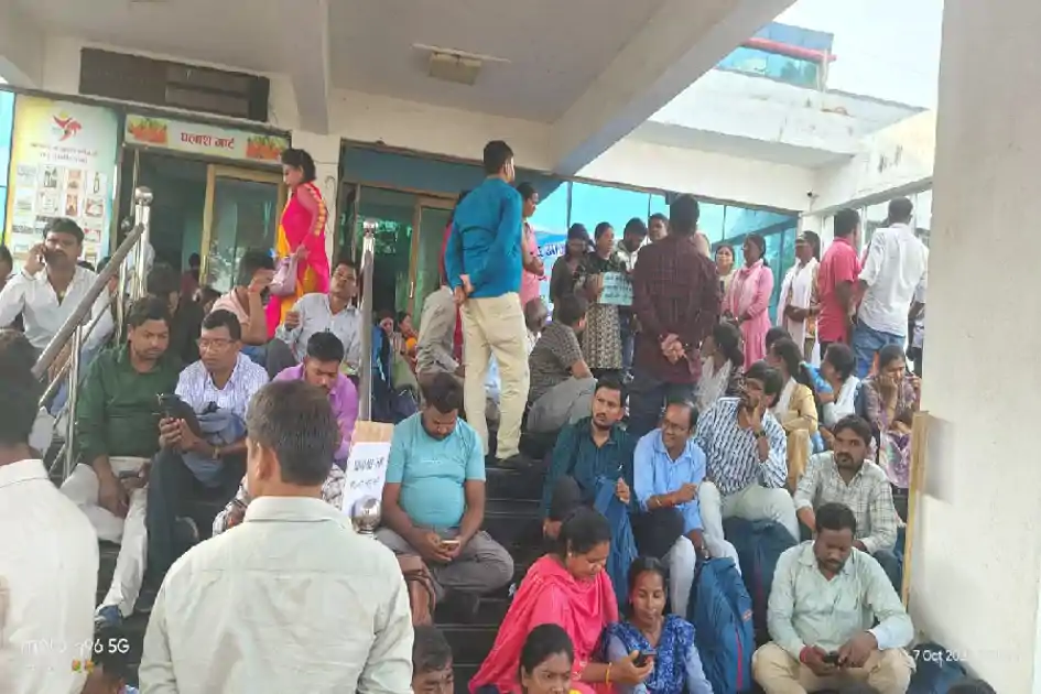 JSLPS कर्मियों की 6 सूत्री मांगों को लेकर आजीविका कर्मचारी संघ का दो दिवसीय राज्यव्यापी विरोध प्रदर्शन शुरू