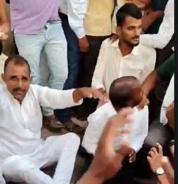 राबड़ी आवास के बाहर बवालः RJD कार्यकर्ताओं ने लालू यादव को घेरा, विधायक रेखा पासवान को हटाने की उठी मांग