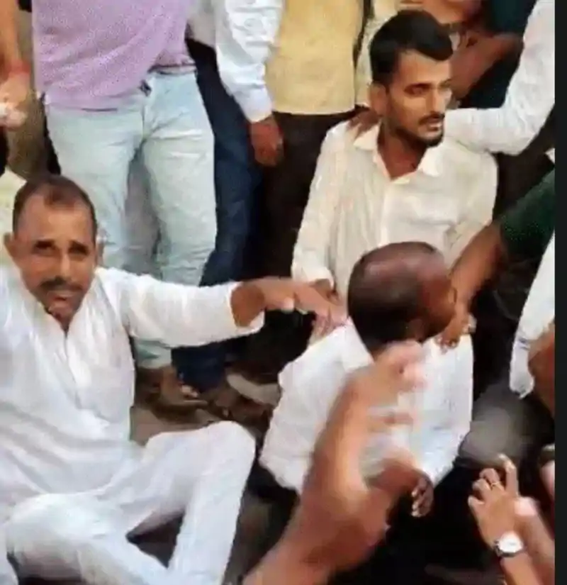 राबड़ी आवास के बाहर बवालः RJD कार्यकर्ताओं ने लालू यादव को घेरा, विधायक रेखा पासवान को हटाने की उठी मांग Rekha Devi