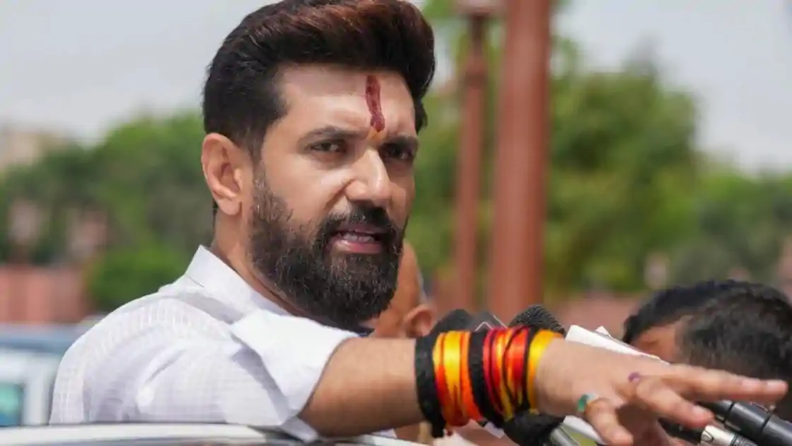 सीट बंटवारे पर नाराज चिराग को मनाने पहुंचे धर्मेंद्र प्रधान और विनोद तावड़े, NDA में मंथन तेज