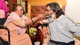 झारखंड के सीएम हेमंत सोरेन की मां रूपी सोरेन का निधन, परिवार और समर्थकों में शोक की लहर