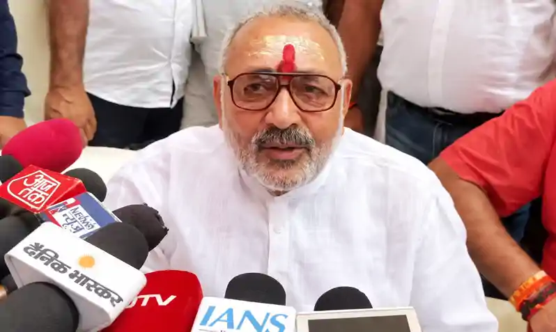 गिरिराज का विपक्ष पर सबसे बड़ा हमला, कहा- 'कौवा कान ले गया', पहले अपना कान देखिए गिरिराज का विपक्ष पर सबसे बड़ा हमला, कहा- 'कौवा कान ले गया', पहले अपना कान देखिए