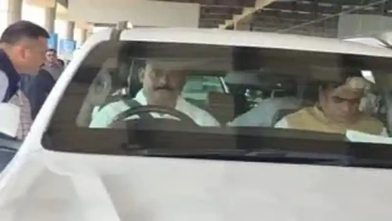 चुनाव से पहले बाबा नगरी देवघर पहुंचे CM हिमंता बिस्वा सरमा, बैद्यनाथ मंदिर में करेंगे पूजा चुनाव से पहले बाबा नगरी देवघर पहुंचे CM हिमंता बिस्वा सरमा, बैद्यनाथ मंदिर में करेंगे पूजा