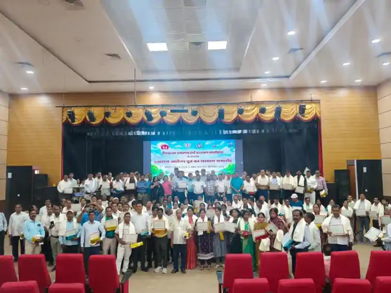मेदिनीनगर : ‘विद्यालय स्वास्थ्य एवं कल्याण कार्यक्रम’ में आरोग्य दूतों का सम्मान, छात्रों को मिली प्रेरणा मेदिनीनगर : ‘विद्यालय स्वास्थ्य एवं कल्याण कार्यक्रम’ में आरोग्य दूतों का सम्मान, छात्रों को मिली प्रेरणा