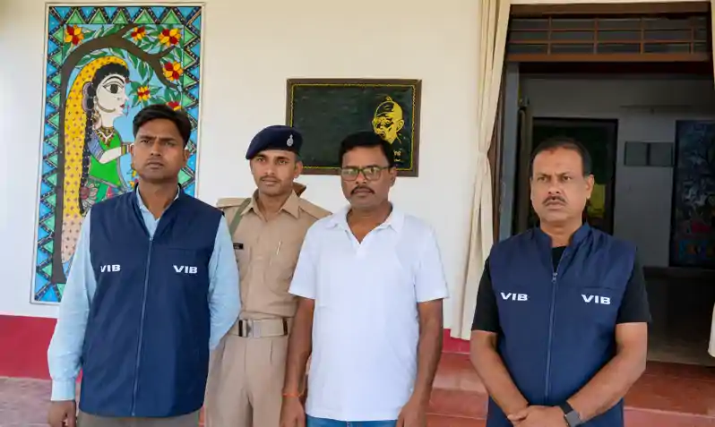 इतनी बड़ी रिश्वत ले रहे उद्योग विभाग के जीएम गिरफ्तार, निगरानी विभाग ने की बड़ी कार्रवाई इतनी बड़ी रिश्वत ले रहे उद्योग विभाग के जीएम गिरफ्तार, निगरानी विभाग ने की बड़ी कार्रवाई