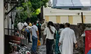 चार दिनों से लापता युवक का शव बेसमेंट से बरामद, पुलिस जांच में जुटी चार दिनों से लापता युवक का शव बेसमेंट से बरामद, पुलिस जांच में जुटी