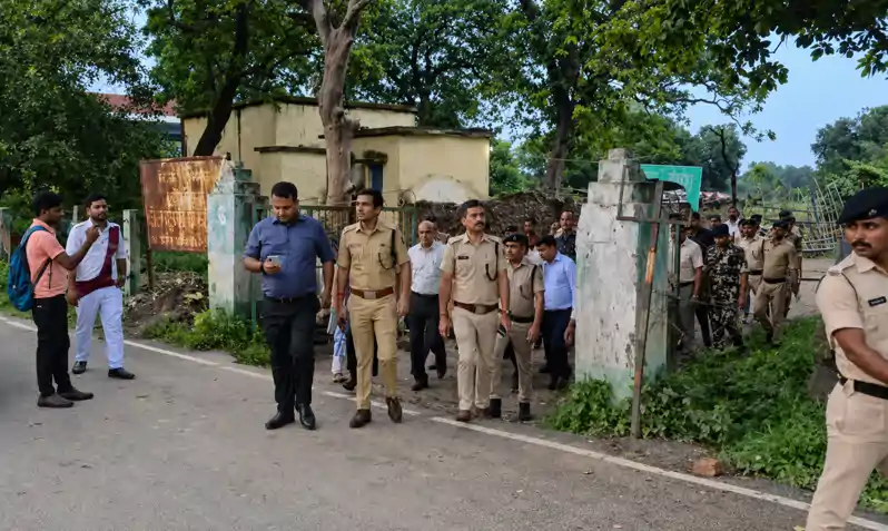 विदेश भेजने के नाम पर बड़ा खेल, जाली वीजा थमाकर युवकों से ऐंठे लाखों रुपये, FIR दर्ज विदेश भेजने के नाम पर बड़ा खेल, जाली वीजा थमाकर युवकों से ऐंठे लाखों रुपये, FIR दर्ज
