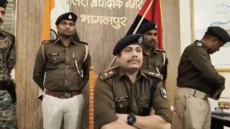 भागलपुर में रात 10 बजे के बाद डीजे बजाने पर रोक, नियम तोड़ने पर होगी कार्रवाई भागलपुर में रात 10 बजे के बाद डीजे बजाने पर रोक, नियम तोड़ने पर होगी कार्रवाई