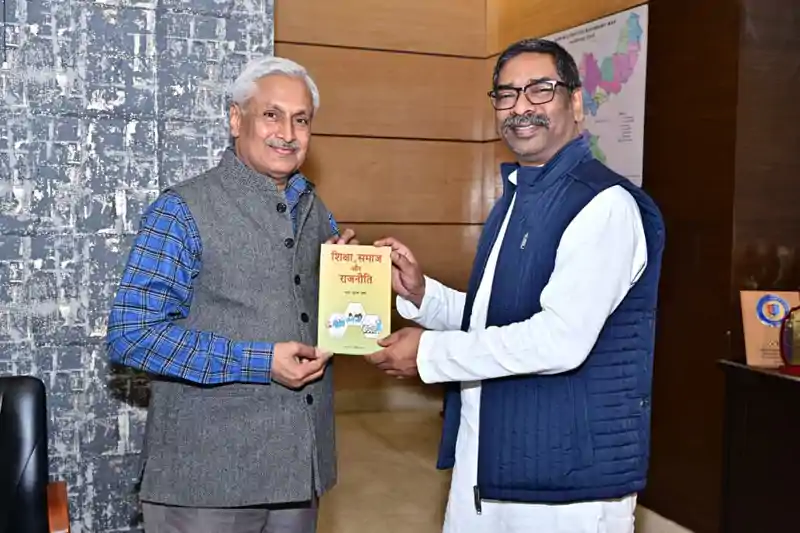 हजारीबाग : विनोबा भावे विश्वविद्यालय के कुलपति ने CM हेमंत से की मुलाक़ात हजारीबाग : विनोबा भावे विश्वविद्यालय के कुलपति ने CM हेमंत से की मुलाक़ात