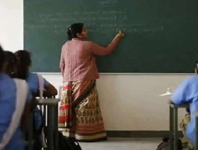 शिक्षकों की तस्वीर 