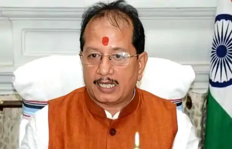 राजस्व अधिकारियों की हड़ताल पर सरकार सख्त, विजय सिन्हा का अल्टीमेटम—सोमवार से ड्यूटी पर लौटें