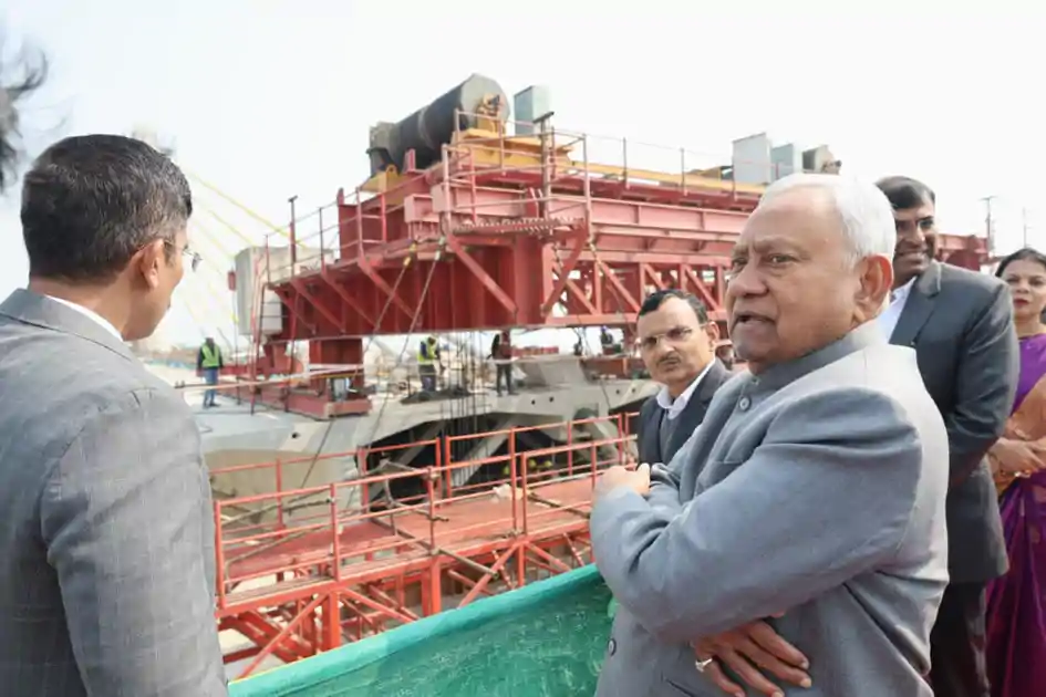 मुख्यमंत्री ने कच्ची दरगाह-बिदुपुर 6 लेन गंगा पुल परियोजना के निर्माण कार्य का लिया जायजा, तेजी से पूर्ण करने का दिया निर्देश