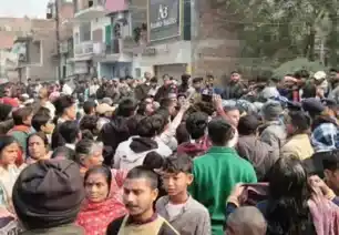 दरभंगा: 6 साल की बच्ची की रेप के बाद हत्या, भीड़ ने गाड़ी फूंकी, पुलिस ने लोगों को पीटा