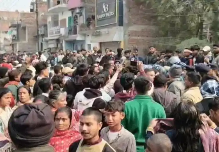 दरभंगा: 6 साल की बच्ची की रेप के बाद हत्या, भीड़ ने गाड़ी फूंकी, पुलिस ने लोगों को पीटा