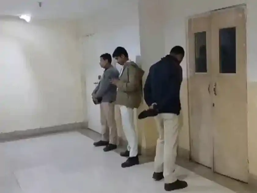 कोलकाता में I-PAC से जुड़े ठिकानों पर ED की छापेमारी, मौके पर पहुंचीं CM ममता बनर्जी