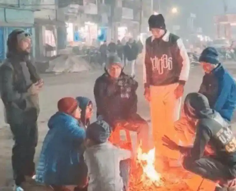 बिहार में ठंड का कहर: पूरे प्रदेश में कोल्ड-डे और कोहरे का अलर्ट, 37 जिलों का तापमान 10°C से नीचे Bihar me thandh