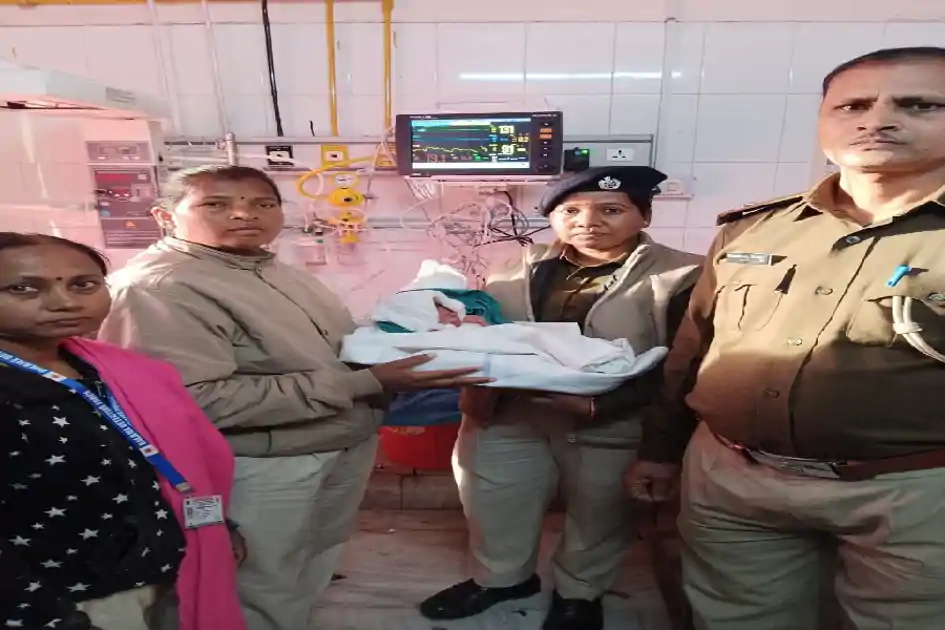 RPF की सतर्क निगाहें बनीं जीवन रक्षक! तपस्विनी एक्सप्रेस में शौचालय के डस्टबिन से जीवित नवजात बरामद