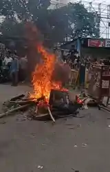 राजधानी में युवक के कथित अपहरण को लेकर बवाल, लोगों ने की आगजनी
