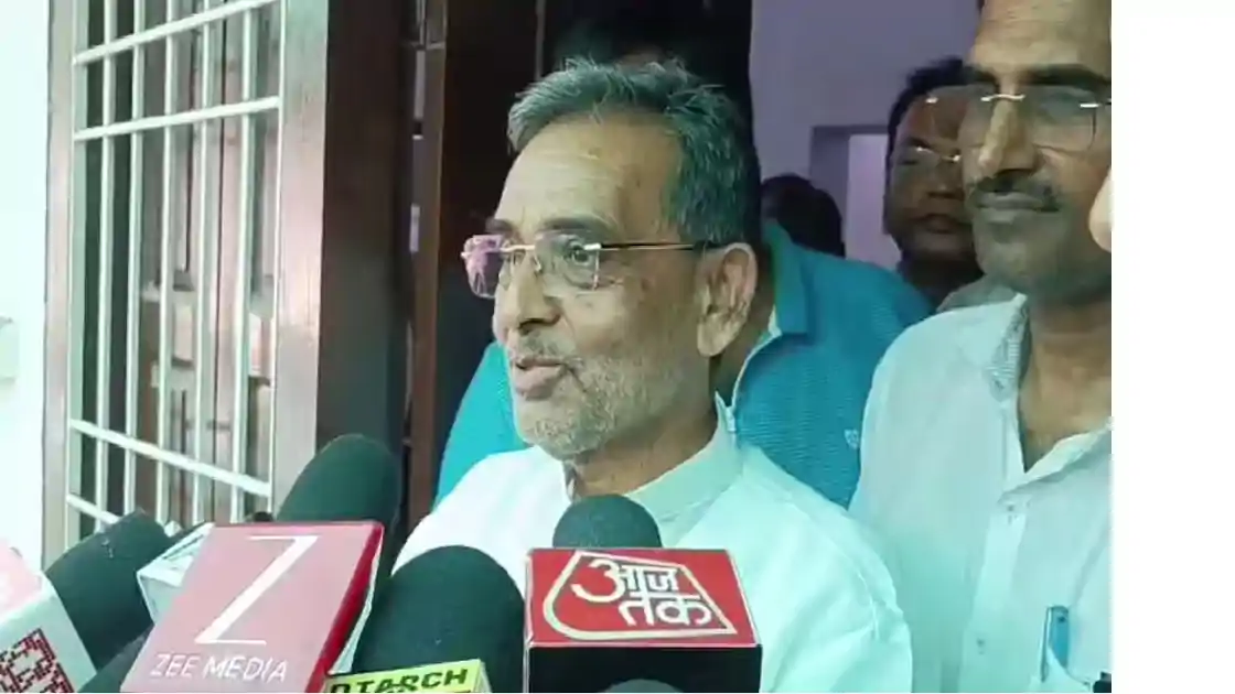 बेटे के मंत्री पद पर खतरे के बीच उपेंद्र कुशवाहा दिल्ली रवाना, कहा-जिसने वादा किया था उससे न पूछिए, हलचल तेज  
