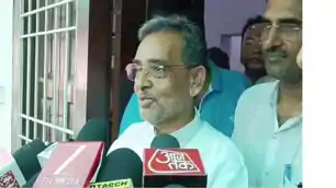 बेटे के मंत्री पद पर खतरे के बीच उपेंद्र कुशवाहा दिल्ली रवाना, कहा-जिसने वादा किया था उससे न पूछिए, हलचल तेज  