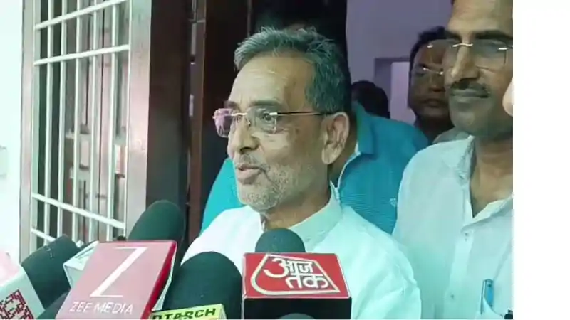 बेटे के मंत्री पद पर खतरे के बीच उपेंद्र कुशवाहा दिल्ली रवाना, कहा-जिसने वादा किया था उससे न पूछिए, हलचल तेज बेटे के मंत्री पद पर खतरे के बीच उपेंद्र कुशवाहा दिल्ली रवाना, कहा-जिसने वादा किया था उससे न पूछिए, हलचल तेज