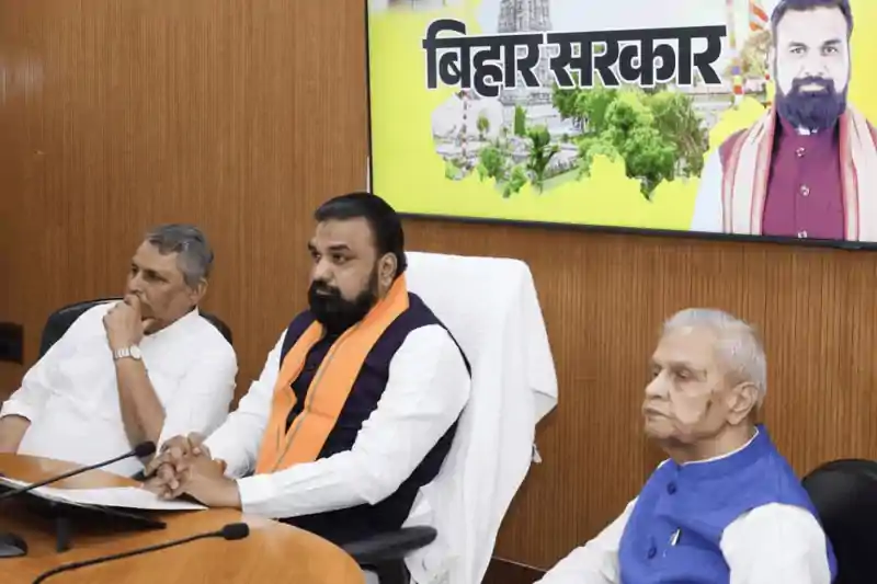 सम्राट कैबिनेट में 25 एजेंडों पर लगी मुहर, 'सब रजिस्ट्रार' बर्खास्त, मिले थे 73 लाख कैश, ₹3662 करोड़ की पेंशन को मंजूरी.. सम्राट कैबिनेट में 25 एजेंडों पर लगी मुहर, 'सब रजिस्ट्रार' बर्खास्त, मिले थे 73 लाख कैश, ₹3662 करोड़ की पेंशन को मंजूरी..