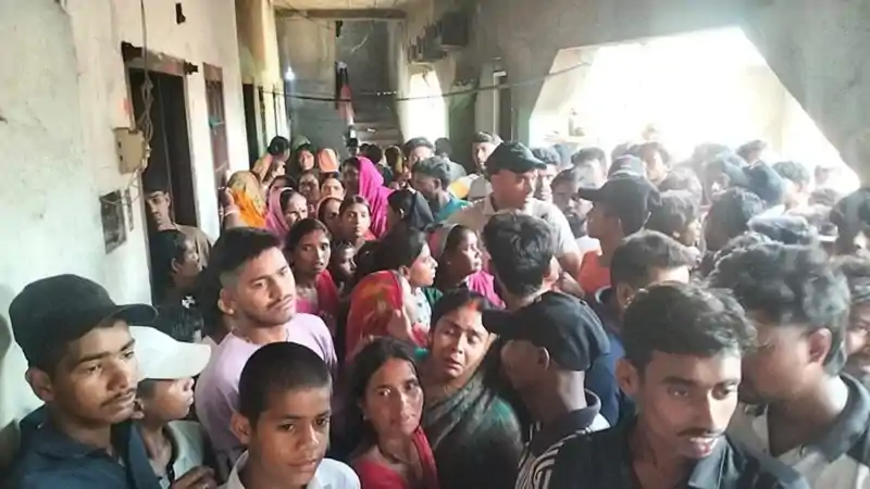 गिरिडीह में दिल दहला देने वाली वारदात, पिता ने ली तीन मासूम बेटियों की जान गिरिडीह में दिल दहला देने वाली वारदात, पिता ने ली तीन मासूम बेटियों की जान