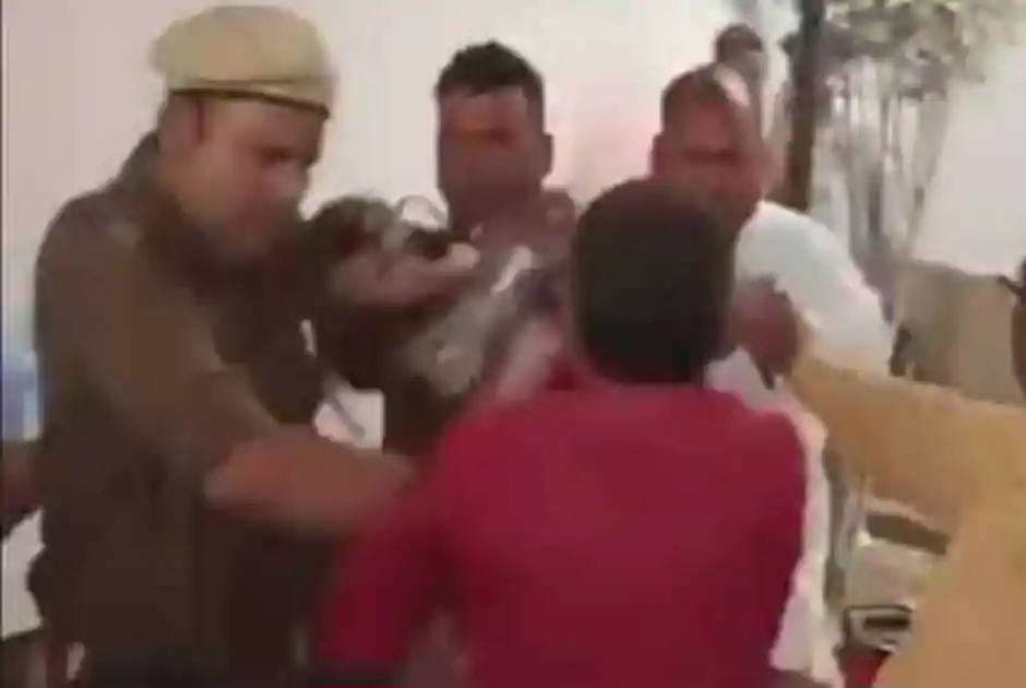 JDU कार्यालय में बवाल, ललन सिंह के समर्थकों और कार्यकर्ताओं में मारपीट, नीतीश के इस्तीफे पर फूटा गुस्सा