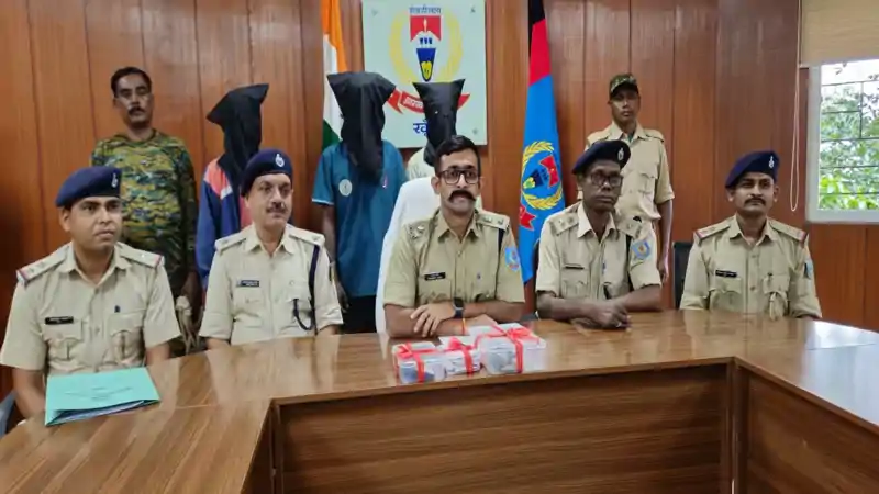 खूंटी में PLFI के तीन हार्डकोर उग्रवादी गिरफ्तार, हथियार और पर्चे बरामद खूंटी में PLFI के तीन हार्डकोर उग्रवादी गिरफ्तार, हथियार और पर्चे बरामद