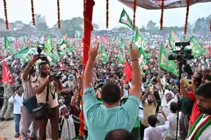 जमुई में तेजस्वी यादव बोले – सरकार बनाकर आपके बीच आऊंगा, चुपचाप लालटेन छाप