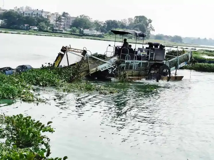 छठ महापर्व की तैयारी में जुटा रांची नगर निगम, घाटों की हो रही सफाई 
