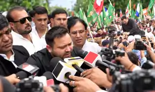 SIR और ज्ञानेश के खिलाफ पटना में विपक्ष का हल्लाबोल, तेजस्वी समेत कई नेता हिरासत में...