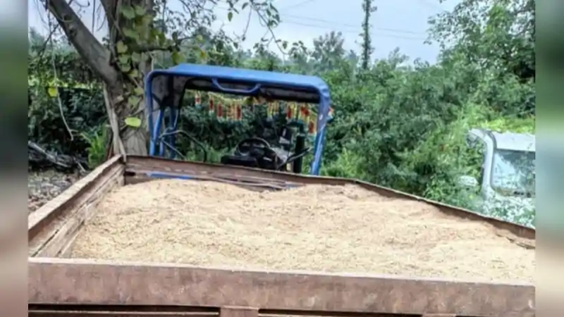 अवैध बालू कारोबार के खिलाफ पुलिस की बड़ी कार्रवाई अवैध बालू कारोबार के खिलाफ पुलिस की बड़ी कार्रवाई