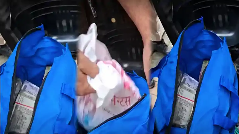 पटना में NIA की छापेमारी, अचानक भागने लगा कारोबारी, 20 लाख कैश के साथ पकड़ा गया, मोस्टवांटेड भी पकड़ाया
