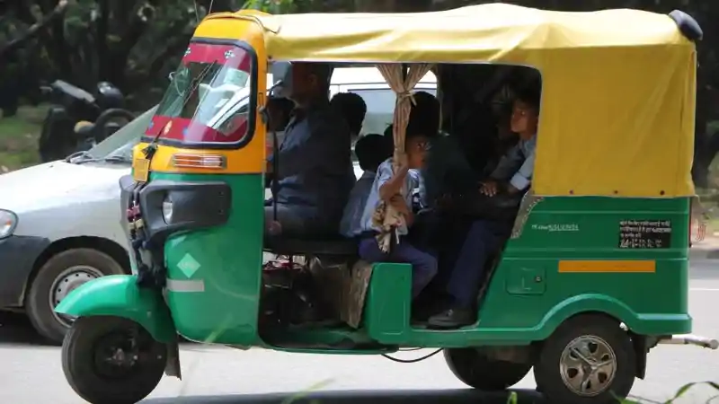 रांची में ऑटो चालकों से जबरन वसूली पर निगम सख्त, अवैध वसूली करने वालों पर कार्रवाई की तैयारी रांची में ऑटो चालकों से जबरन वसूली पर निगम सख्त, अवैध वसूली करने वालों पर कार्रवाई की तैयारी