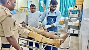 शिवहर : कार्टन और पाइप से बांधा टूटा पैर, दारोगा के इलाज ने खोली स्वास्थ्य व्यवस्था की पोल