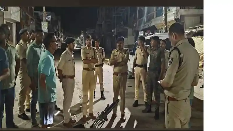 किराना व्यवसायी को गोली मारकर लूट की कोशिश, SSP-SP ने घटनास्थल का किया निरीक्षण किराना व्यवसायी को गोली मारकर लूट की कोशिश, SSP-SP ने घटनास्थल का किया निरीक्षण