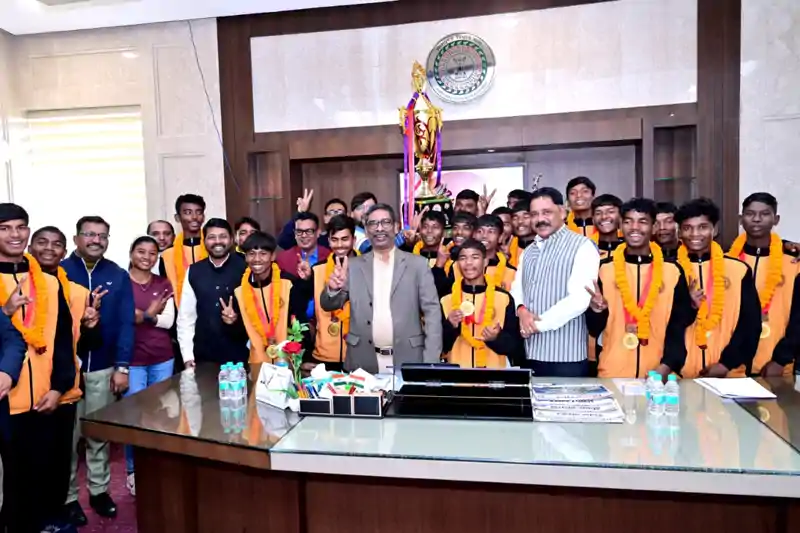 झारखंड की अंडर–14 फुटबॉल टीम बनी राष्ट्रीय चैंपियन, मुख्यमंत्री हेमंत सोरेन ने दी बधाई झारखंड की अंडर–14 फुटबॉल टीम बनी राष्ट्रीय चैंपियन, मुख्यमंत्री हेमंत सोरेन ने दी बधाई
