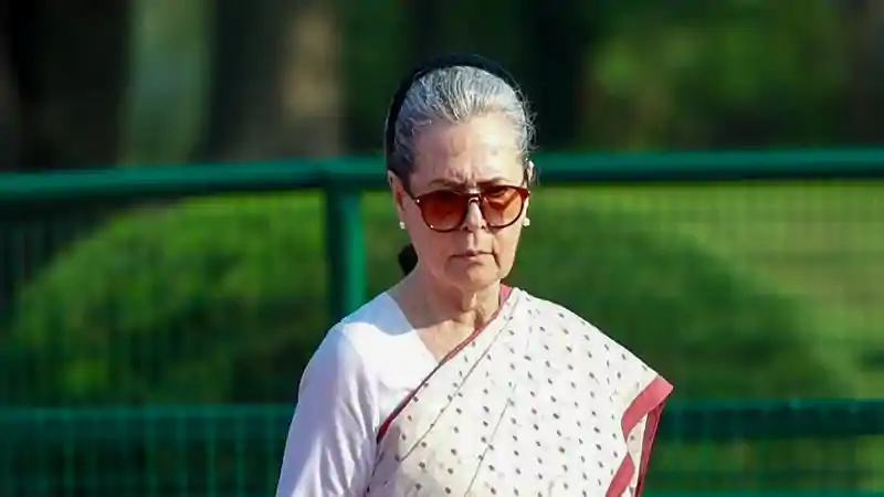 राउज एवेन्यू कोर्ट ने सोनिया गांधी को भेजा नोटिस, नागरिकता दावों से पहले वोटर लिस्ट में शामिल होने पर सवाल राउज एवेन्यू कोर्ट ने सोनिया गांधी को भेजा नोटिस, नागरिकता दावों से पहले वोटर लिस्ट में शामिल होने पर सवाल