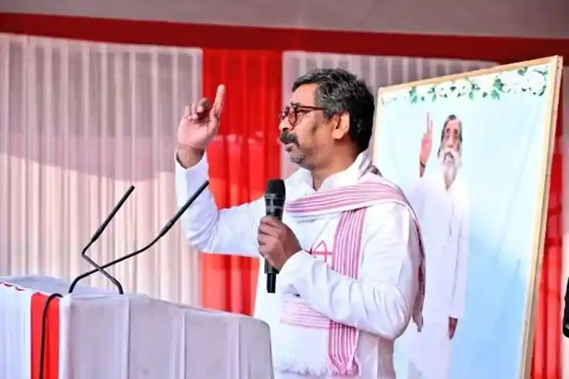असम चुनाव में झामुमो की एंट्री से सियासी हलचल, CM हेमंत ने की आदिवासी एकजुटता की अपील असम चुनाव में झामुमो की एंट्री से सियासी हलचल, CM हेमंत ने की आदिवासी एकजुटता की अपील