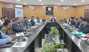 गढ़वा में नगरपालिका चुनाव 2026 की तैयारियों पर प्रेक्षकों की पैनी नजर, 50 वार्डों के लिए 89 मतदान केंद्र तय