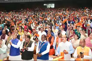 भाजपा के राष्ट्रीय अध्यक्ष नितिन नवीन ने 'मन की बात' कार्यक्रम को सफलता पूर्वक श्रवण कराने वाले विधायकों को किया सम्मानित