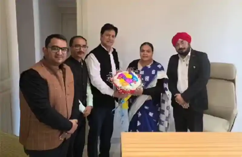 FJCCI के प्रतिनिधिमंडल ने मंत्री दीपिका पांडे से की मुलाकात, ग्रामीण विकास पर हुई अहम चर्चा FJCCI के प्रतिनिधिमंडल ने मंत्री दीपिका पांडे से की मुलाकात, ग्रामीण विकास पर हुई अहम चर्चा