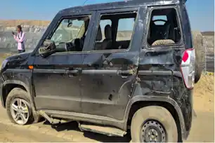 केरेडारी में पूर्व मंत्री योगेंद्र साव की गाड़ी पलटी, टायर फटने से हुआ हादसा 