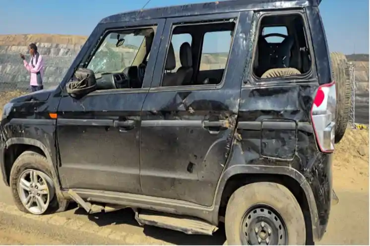 केरेडारी में पूर्व मंत्री योगेंद्र साव की गाड़ी पलटी, टायर फटने से हुआ हादसा 