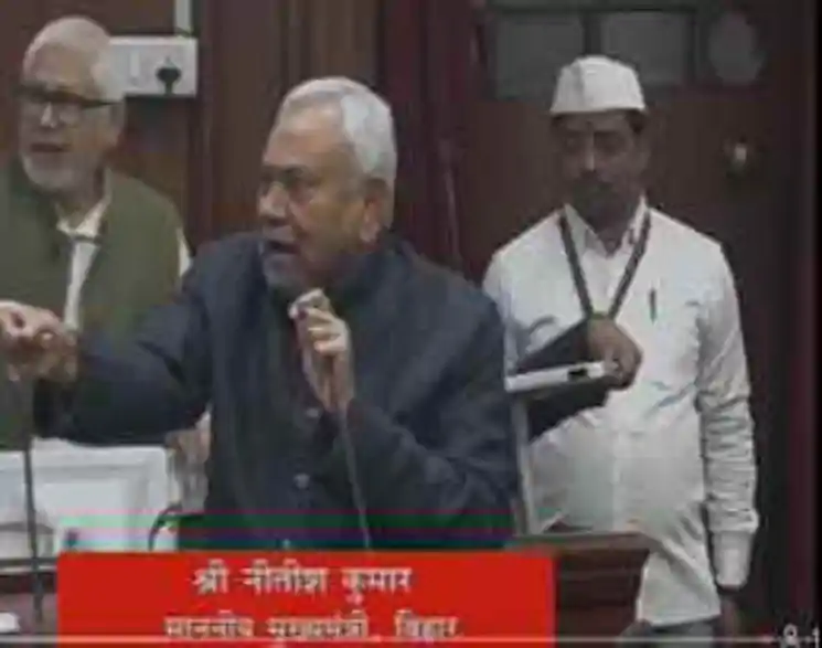 राबड़ी देवी की ओर इशारा कर बोले CM नीतीश— “ये क्या जानती हैं, सिर्फ हल्ला करना आता है”